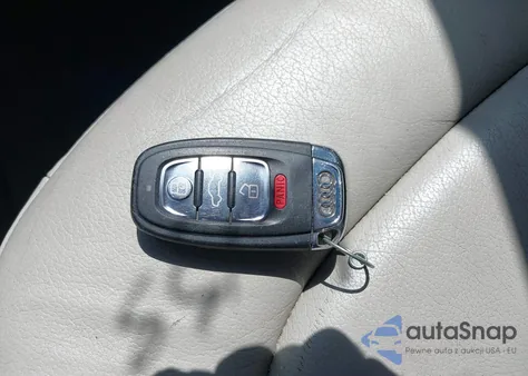 2010 Audi A4 2.0T Premium z USA, uszkodzony, nr VIN WAUWFAFL5AA040311